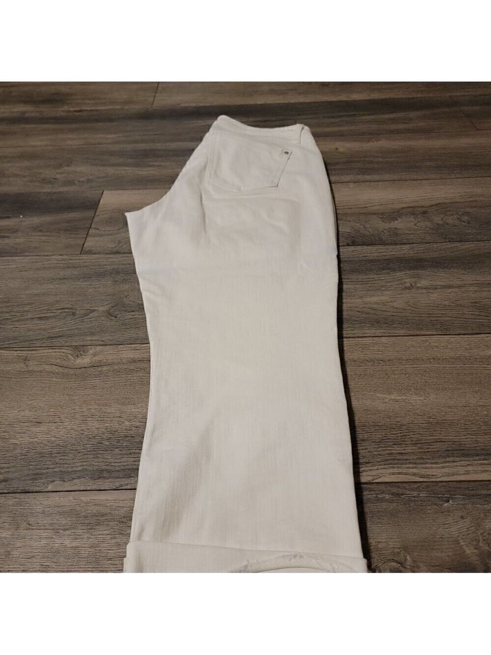 Bandolino White cropped Denim jeans size 10